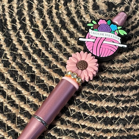 🧶 Crochet Beaded Pen - Picture 1 of 2